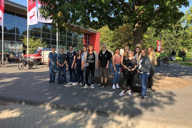Berufseinstiegsklasse besucht Ausbildungsplatzbörse in Gifhorn